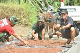 Satgas TMMD  Kodim/1302 Minahasa jalin Komsos dengan masyarakat