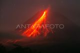 Guguran lava meluncur sebanyak 13 kali dari Gunung Merapi sejauh 1,6 km