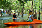 Lomba balap kano di Pantai Cacalan