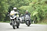 Yamaha Nmax Turbo tembus jalanan Malalak meski diguyur hujan