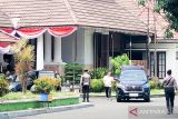 KPK menggeledah rumah dinas Bupati Situbondo, Jatim, bawa lima dokumen