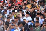 Belasan ribu warga Bukittinggi antar Erman Safar - Heldo Aura daftar Pilkada