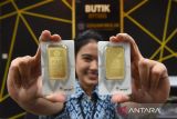 Harga emas Antam melonjak di akhir pekan