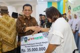 Pemprov Kepri serahkan bantuan senilai Rp10 miliar ke Kecamatan Moro