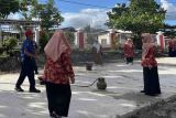 Damkar ajari ibu-ibu di Kobar cara mencegah kebakaran