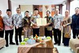 Bupati Sabar AS MoU dengan Sawit Watch pengelolaan sumber daya alam perkebunan berkelanjutan