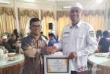 Pendiri SMK Al Fatih dan PKBM Al Fatih terima penghargaan tokoh pendidikan dari Pemkab Pasaman Barat