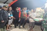 Pemerintah salurkan bantuan untuk korban banjir di Desa Bena, TTS