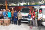 Terbantu organisasi sosial, Pemkab Kotim hibahkan ambulans dan mesin pompa