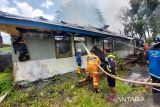 Rumah dinas PT Telkom di Palangka Raya hangus terbakar