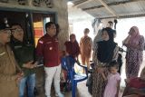 Pjs Bupati Era Sukma Munaf bertemu sekaligus berdialog dengan korban banjir di Batu Bala