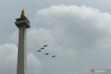 TNI AU tampilkan atraksi Flanker vs Fighting Falcon di Monas Jakarta