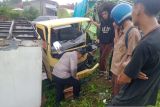 Dua truk tabrakan di Gelumbang Muara Enim, satu korban meninggal dunia