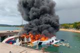 Speedboat yang ditumpangi Cagub Malut Benny Laos terbakar saat berlabuh