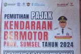 Samsat OKU bagikan brosur program pemutihan Pajak Kendaraan Bermotor