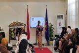 Tunjukkan kecintaan budaya, DWP KJRI Dubai gelar peragaan busana batik