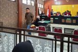 Seorang terdakwa kasus UU ITE di Palu minta dibebaskan dari tuntutan