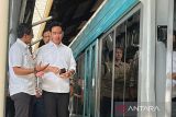 Wapres Gibran uji coba kereta bertenaga baterai di Stasiun Purwosari