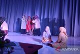 Dua kelompok teater pentaskan naskah adaptasi di Festival Teater Sumbar hari kedua