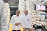 Menko Zulhas dan Dirut Bulog sebut stok beras aman hingga Desember