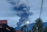 Gunung Marapi kembali Erupsi, Kota Bukittinggi dihujani abu vulkanik