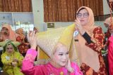 Meriahkan HUT DWP Ke-25, DWP Kota Padang Gelar Lomba Make Up dan Tingkuluak