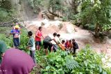 Dua orang hilang akibat banjir di Desa Palasa Parimo