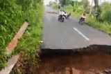 Jalan penghubung OKU Selatan dan OKU Timur putus akibat  longsor