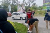 KPU Karimun gunakan mobil derek untuk turunkan APK di lokasi sulit