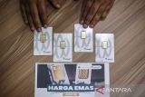 Harga emas Antam hari ini Selasa 24 Juni 2025 turun Rp10.000 ke angka Rp1.932.000 per gram