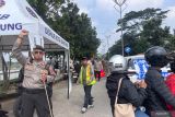 Polda Jabar memeriksa ketat suporter antisipasi bawa miras dan flare