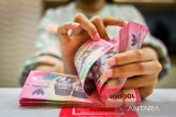 Nilai tukar rupiah menguat, ekspektasi suku bunga Fed dipangkas capai 100 persen