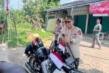 Polres Batang Hari bagikan ratusan bendera merah putih