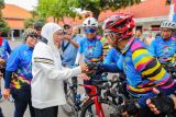 Khofifah sambut peserta Tour de' Jakarta-IKN 2025 di Surabaya