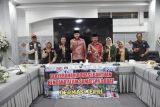 Wali Kota Padang terima bantuan Germas Kepri dan Panitia Natal Oikumene untuk korban banjir dan longsor