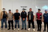 Polisi amankan WNA Australia yang diduga bertindak asusila di halaman rumah warga