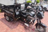 DLH Nabire berdayakan ekonomi OAP dengan bantuan motor