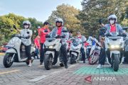Tiga menteri naik sepeda motor di UGM