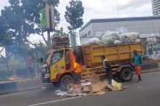 Mobil truk sampah Kabupaten Tangerang terbakar di Cikokol