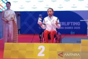 Ni Nengah Widiasih sumbang medali pertama para angkat beban