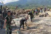 TNI, locals work to restore access in Aceh after floods