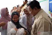 Prabowo sapa warga dan pasien saat kunjungi RSUD Krui di Lampung