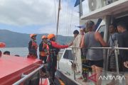 SAR gabungan evakuasi 8 awak kapal tenggelam di perairan Maluku Tengah