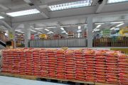 Bulog Jabar memperkuat stok beras premium 5 kg mengatasi kelangkaan di ritel