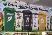 Bazar bayar pakai sampah tekan volume limbah Bandung
