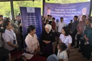 Warga Legian curhat bahagia ke Menkomdigi akhirnya layak terima bansos