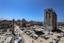 Pengungsi Gaza menghuni tenda di tengah reruntuhan