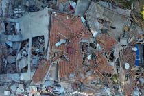 Kerusakan bangunan akibat gempa 6,1 di Turki dalam rekaman video