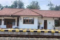 Stasiun Plabuan: Eksotisme Rel Kereta di Tepi Laut Jawa