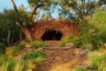 Airbnb Ajak Tamu Masuk ke  Dunia Wicked: For Good di Tempat Persembunyian Elphaba